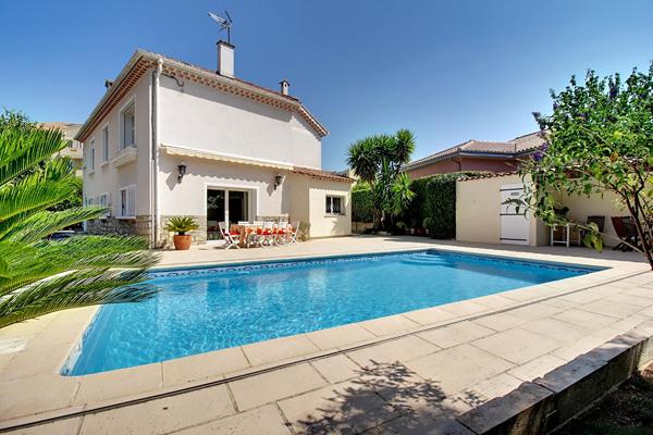A VENDRE en EXCLUSIVITE à DRAGUIGNAN ! Propriété de caractère avec piscine, en plein coeur de ville - Possibilité 2 logements ou activité professionnelle.