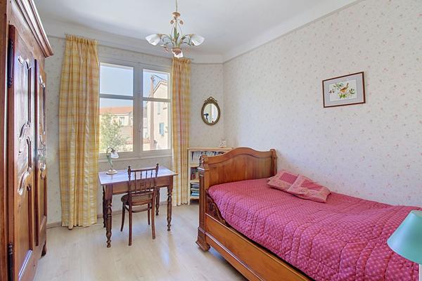A VENDRE en EXCLUSIVITE à DRAGUIGNAN ! Propriété de caractère avec piscine, en plein coeur de ville - Possibilité 2 logements ou activité professionnelle.