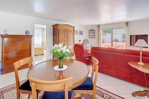 A VENDRE en EXCLUSIVITE à DRAGUIGNAN ! Propriété de caractère avec piscine, en plein coeur de ville - Possibilité 2 logements ou activité professionnelle.