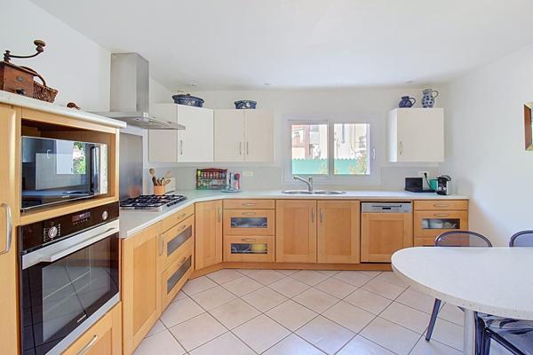 A VENDRE en EXCLUSIVITE à DRAGUIGNAN ! Propriété de caractère avec piscine, en plein coeur de ville - Possibilité 2 logements ou activité professionnelle.