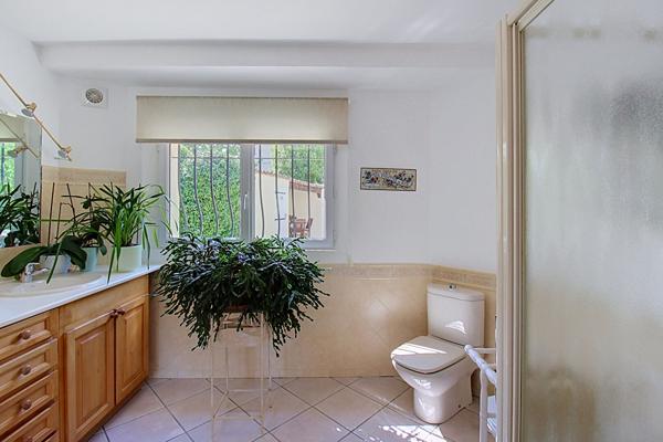 A VENDRE en EXCLUSIVITE à DRAGUIGNAN ! Propriété de caractère avec piscine, en plein coeur de ville - Possibilité 2 logements ou activité professionnelle.