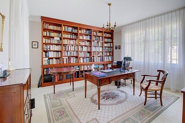 A VENDRE en EXCLUSIVITE à DRAGUIGNAN ! Propriété de caractère avec piscine, en plein coeur de ville - Possibilité 2 logements ou activité professionnelle.