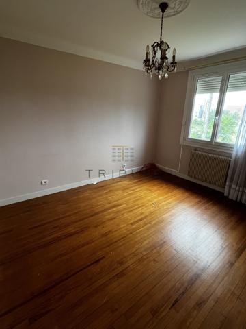 Maison 8 pièce(s) 2 chambre(s) 102 m²