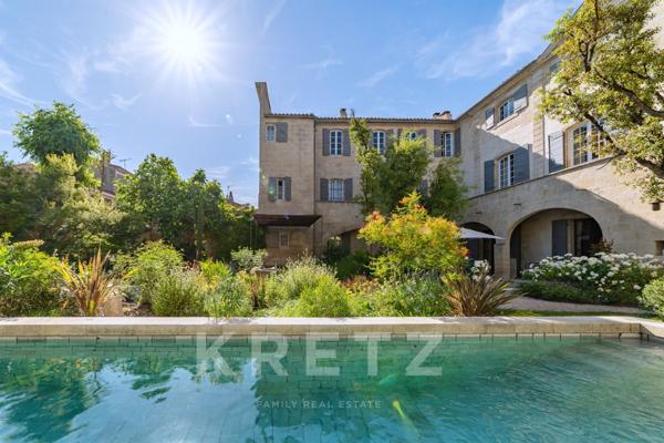 Hôtel Particulier du XVIIe siècle entièrement restauré en coeur de village