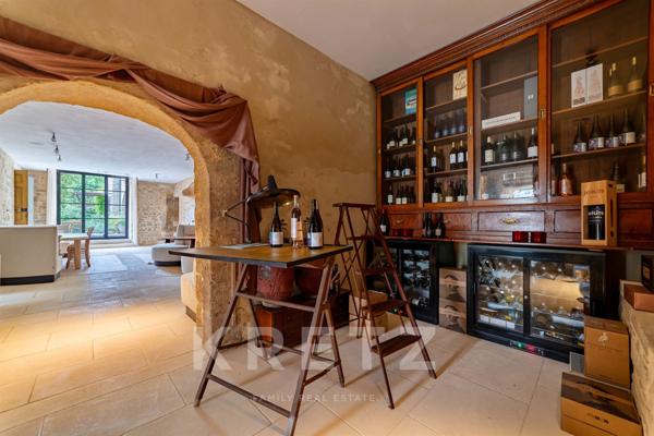 Hôtel Particulier du XVIIe siècle entièrement restauré en coeur de village