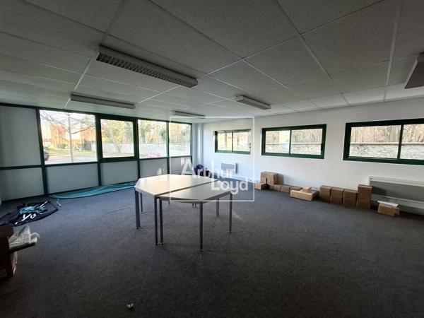 Bureaux en rez de chaussée avec possibilité de livraison
