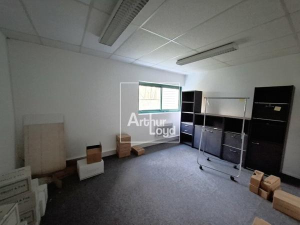 Bureaux en rez de chaussée avec possibilité de livraison