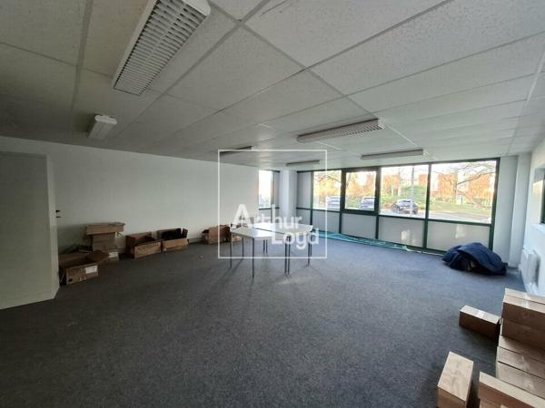Bureaux en rez de chaussée avec possibilité de livraison