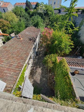 Maison
                                                                                                                                                                                                                                                                                                                        9 pièce(s)                                                                                                                                                                                                          6 chambre(s)                                                                                                                                                                                                          200  m²