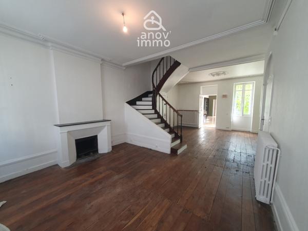 Maison
                                                                                                                                                                                                                                                                                                                        9 pièce(s)                                                                                                                                                                                                          6 chambre(s)                                                                                                                                                                                                          200  m²