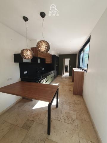 Maison
                                                                                                                                                                                                                                                                                                                        9 pièce(s)                                                                                                                                                                                                          6 chambre(s)                                                                                                                                                                                                          200  m²
