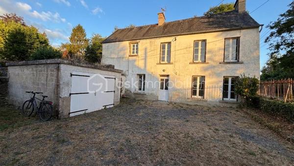 Découvrez cette maison très agréable à vivre, idéalement située dans un cadre verdoyant aux portes de Saint-Lô et de toutes ses commodités.
Entièrement repensée pour votre confort, sa rénovation récente améliore considérablement ses performances énergétiques, un atout majeur et économique au quotidien !

Au rez-de-chaussée : Un séjour/salon lumineux, idéal pour vos moments de détente.

Une cuisine fonctionnelle, qui n'attend plus que d'être équipée et aménagée selon vos goûts.

Un espace buanderie agencé avec WC et chauffe-eau thermodynamique.

À l'étage : L'espace nuit comprend deux belles chambres, un bureau (qui peut être une troisième petite chambre) et une salle d'eau moderne avec douche et WC.

Bénéficez d'un garage privatif et deux petites dépendances situées dans la cour, parfaites pour le stockage ou le bricolage.

Une maison saine, économe et prête à accueillir vos projets.
Cette maison est vendue vide et j'ai réalisé un aménagement avec l'ia pour vous aider à vous projetter !
À visiter sans tarder !