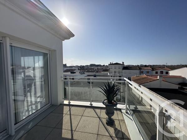 Appartement F4 à vendre  4 pièces - 79,46 m 2   ROYAN  - 17
