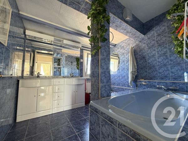 Appartement F4 à vendre  4 pièces - 79,46 m 2   ROYAN  - 17