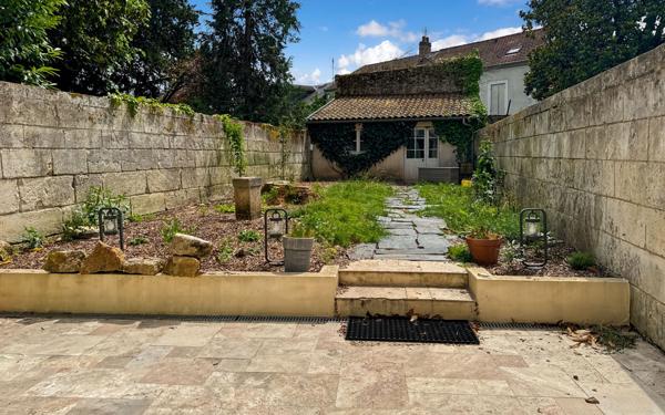 Maison à vendre    7 pièces • 198 m2 Périgueux