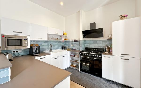 Maison à vendre    7 pièces • 198 m2 Périgueux