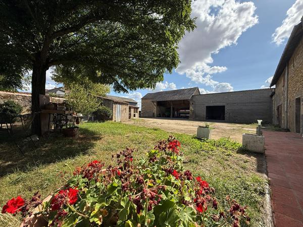 A vendre -Corps de ferme - 118m² - 6 pièces -Doué En Anjou - D5928