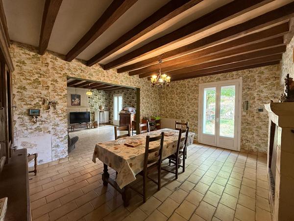 A vendre -Corps de ferme - 118m² - 6 pièces -Doué En Anjou - D5928