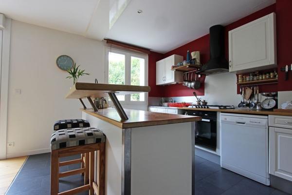 UNE JOLIE MAISON FAMILIALE, SUR KERLAGATU. -