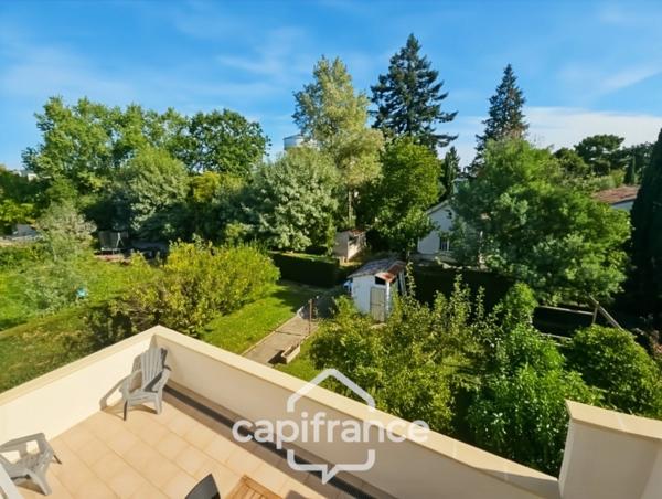 Maison avec 3 chambres, garage et jardin, proches commerces et écoles