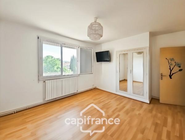 Maison avec 3 chambres, garage et jardin, proches commerces et écoles
