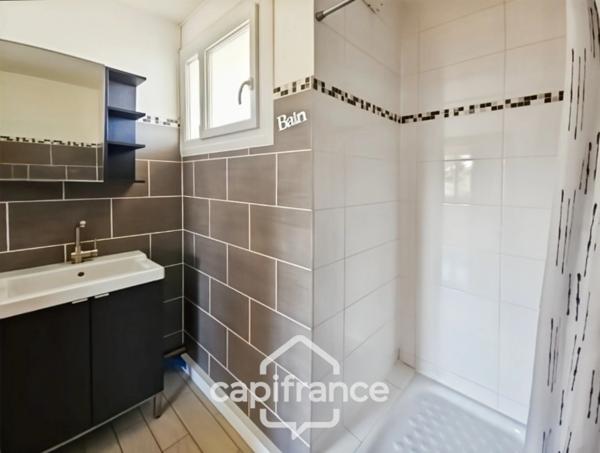 Maison avec 3 chambres, garage et jardin, proches commerces et écoles
