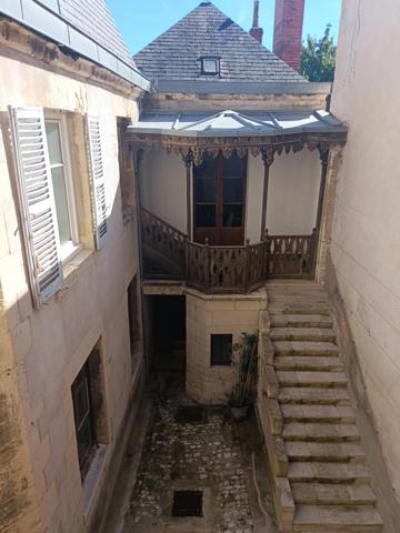 Propriété (inscrit MH)à vendre NEVERS (58) La prestigieuse Maison du Prieur au coeur historique de NEVERS à réabiliter.