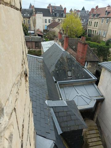 Propriété (inscrit MH)à vendre NEVERS (58) La prestigieuse Maison du Prieur au coeur historique de NEVERS à réabiliter.