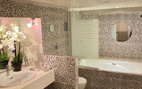 Appartement à vendre    6 pièces •  Narrosse