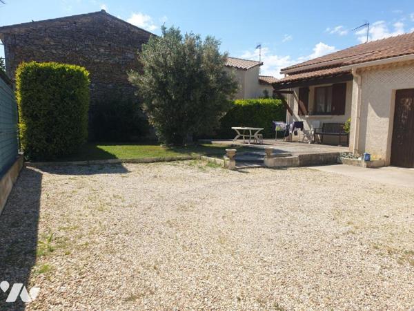 Maison d'habitation de plain pied avec garage sur terrain de 560m2