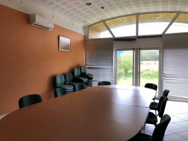A louer bureaux La Crèche proche péage dans zone dynamique