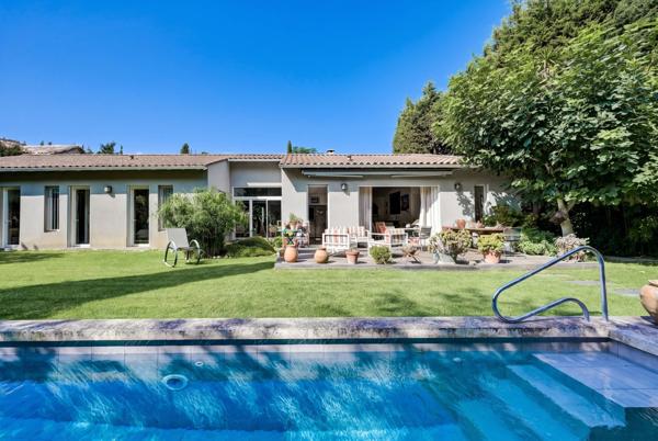 Vente Maison de luxe Villeneuve-lès-Avignon 5 Pièces 196 m²