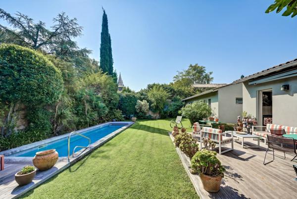 Vente Maison de luxe Villeneuve-lès-Avignon 5 Pièces 196 m²