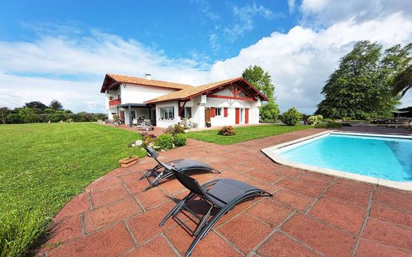 Maison à vendre    5 pièces •  Bardos