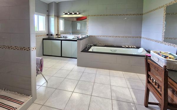 Maison à vendre    5 pièces •  Bardos