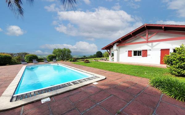 Maison à vendre    5 pièces •  Bardos