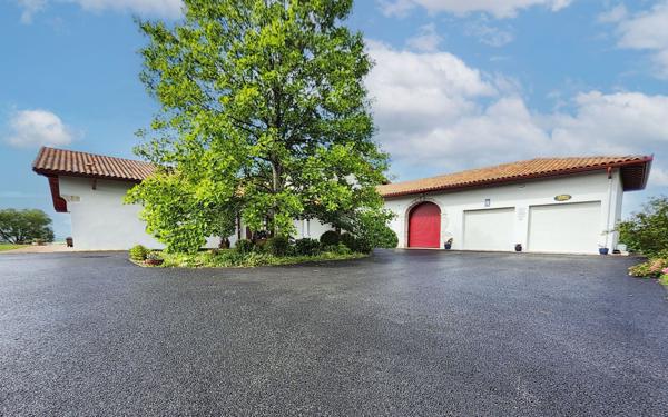 Maison à vendre    5 pièces •  Bardos