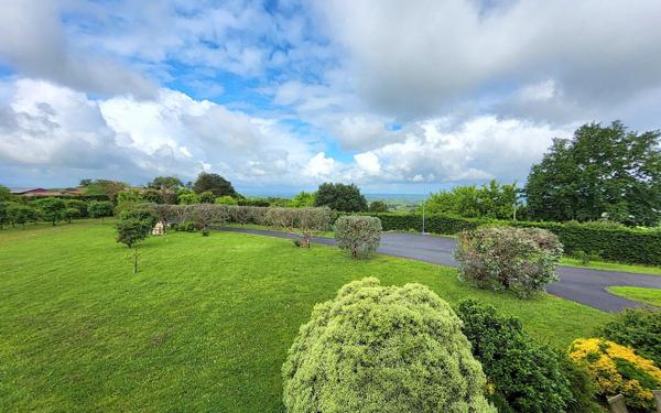 Maison à vendre    5 pièces •  Bardos