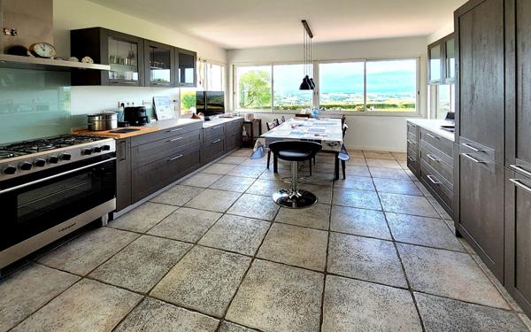 Maison à vendre    5 pièces •  Bardos