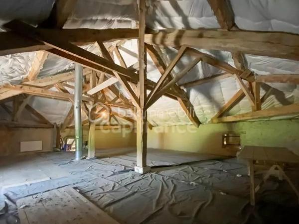 A 15 MNS d' Agen en Nouvelle Aquitaine, maison en pierre de plein pied de 110 m²
Cette maison vous surprend autant par son espace intérieur qu'extérieur.
Vous pouvez profiter :
- de prestations très appréciées comme un spacieux séjour, cuisine équipée et aménagée, climatisation (nuit et jour)
- de l'espace : nombreuses chambres, salle d'eau, wc séparé, rangements
- parking, jardin arboré, nombreuses dépendances (possibilité de cars port) possibilité d'aménager terrasse en continuité de la maison,
- Possibilité de gites (séchoir à tabac)
Lieu dans lequel vous pouvez poser vos valises, qui vous accueille dés à présent
Affaire à saisir !!!