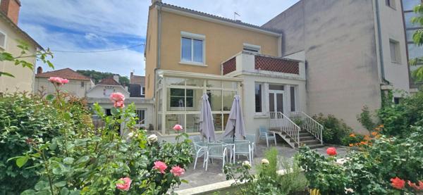 Maison de ville type 7, avec jardin et garage, Quartier Vesone