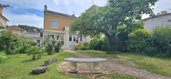 Maison de ville type 7, avec jardin et garage, Quartier Vesone