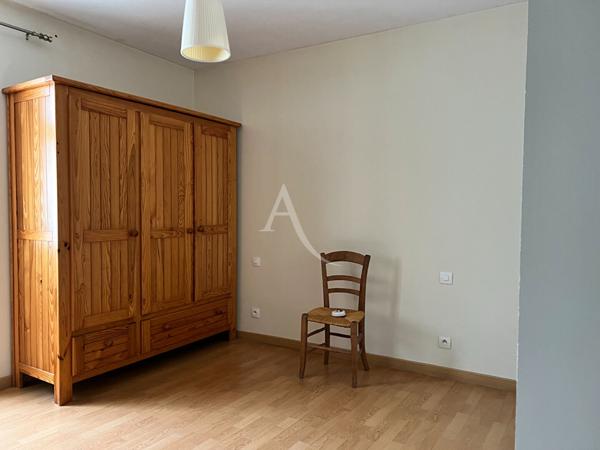 Maison Saintes à louer meublé de 60m² habitable.