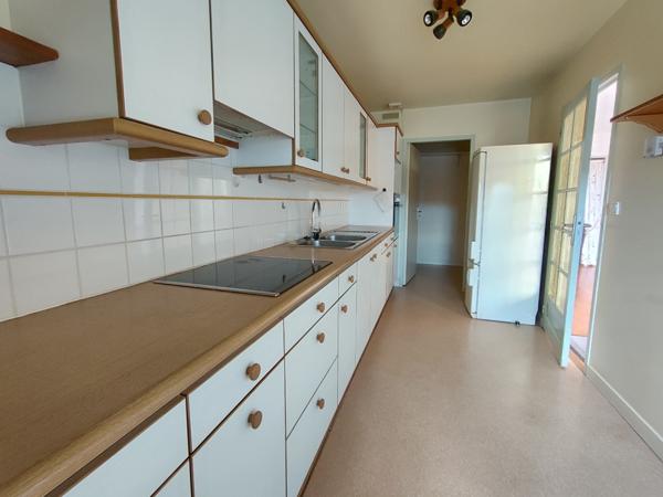 La Rochelle (17000) DERNIER ETAGE – Appartement 3 Pièces avec Balcon et Parking – La Rochelle Centre