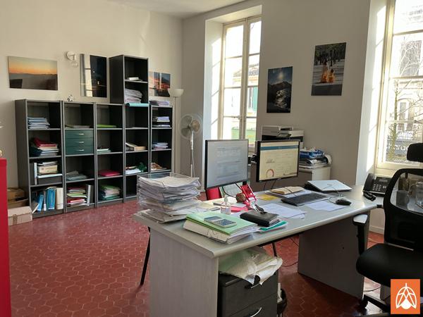 A louer local professionnel centre-ville Salon-de-Provence 53m² Salon de provence A louer local professionnel centre-ville Salon-de-Provence 53m² Salon de provence