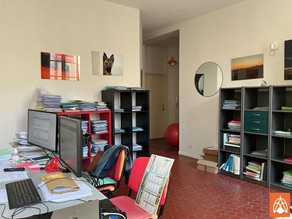 A louer local professionnel centre-ville Salon-de-Provence 53m² Salon de provence A louer local professionnel centre-ville Salon-de-Provence 53m² Salon de provence
