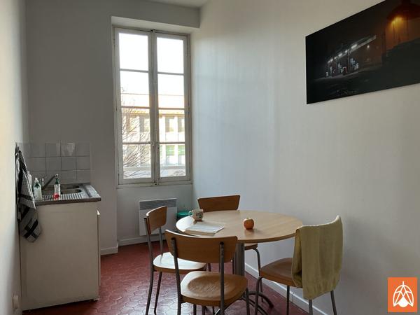 A louer local professionnel centre-ville Salon-de-Provence 53m² Salon de provence A louer local professionnel centre-ville Salon-de-Provence 53m² Salon de provence