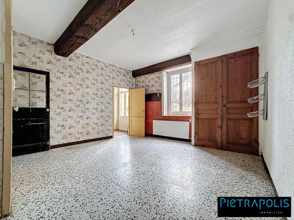 Maison de 320m² à rénover sur une parcelle de 5249m2 et dépendances