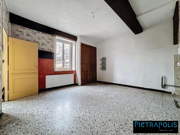Maison de 320m² à rénover sur une parcelle de 5249m2 et dépendances