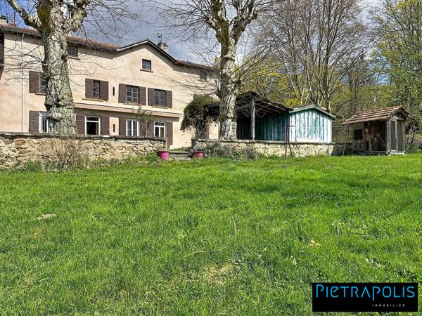 Maison de 320m² à rénover sur une parcelle de 5249m2 et dépendances